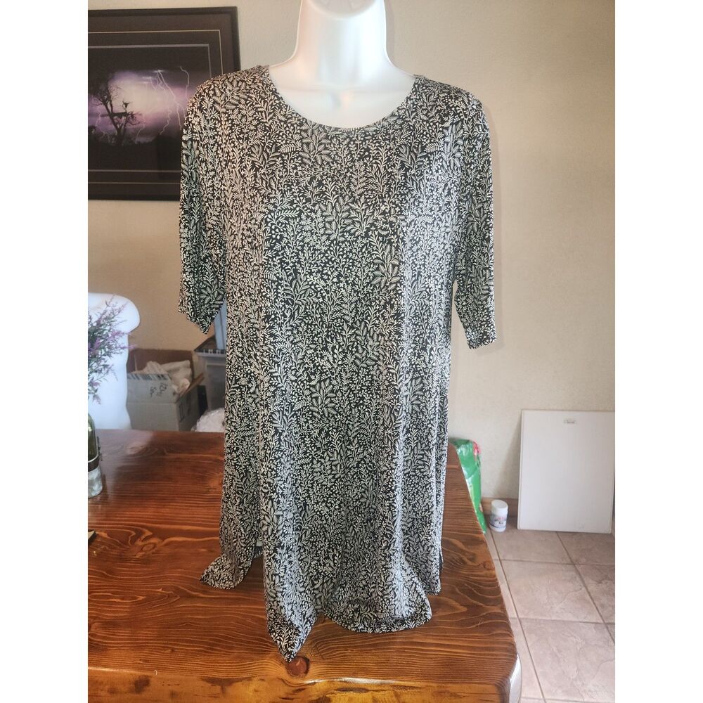 NWT Old Navy Black Floral Flowy Top Womens Size M Medium Side Slit Blouse Cami N
